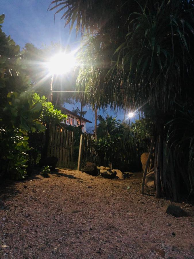 Screwpine Beach Villa Zuid-Dikwella Buitenkant foto