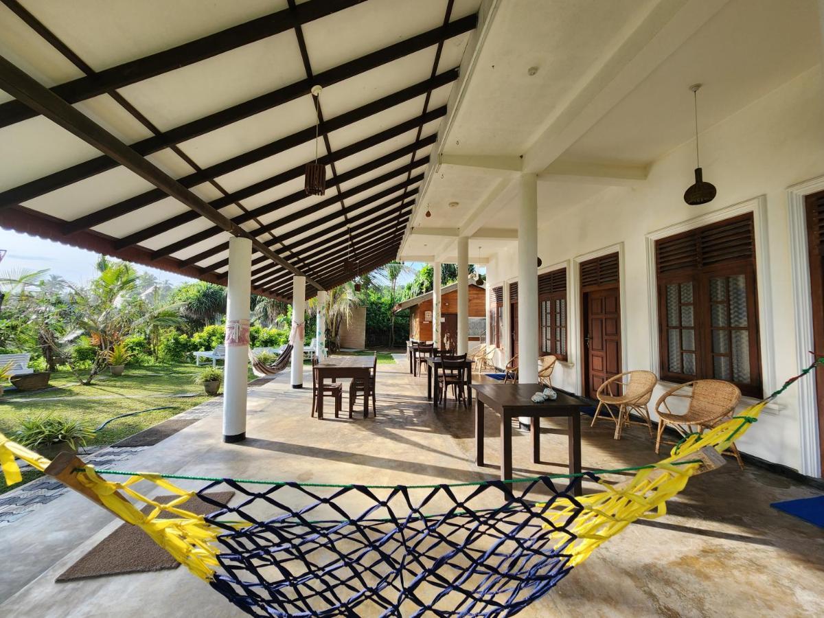 Screwpine Beach Villa Zuid-Dikwella Buitenkant foto